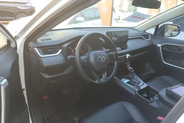 Used Toyota Wildlander 2023 2.0L CVT Two-Wheel Drive Leading Edition Center Console