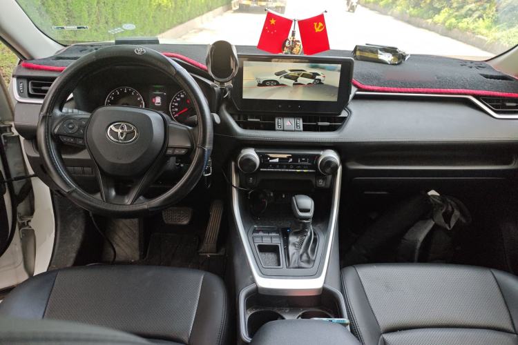 Used Toyota Wildlander 2023 2.0L CVT Two-Wheel Drive Leading Edition Center Console