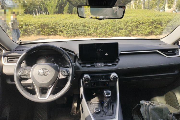 Used Toyota Wildlander 2023 Dual-Motor 2.5L E-CVT Four-Wheel Drive Prestige Edition Center Console