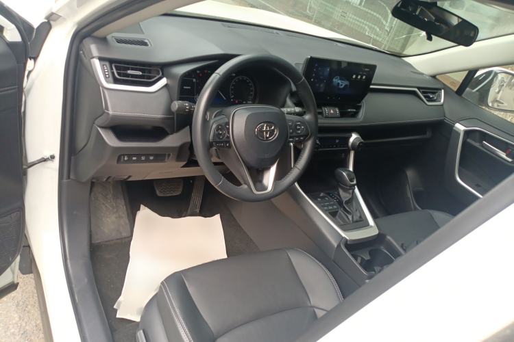 Used Toyota Wildlander 2023 2.0L CVT Four-Wheel Drive Luxury PLUS Edition Center Console