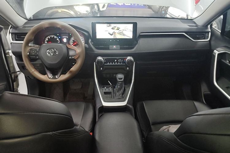 Used Toyota Wildlander 2023 2.0L CVT Two-Wheel Drive Leading Edition Center Console