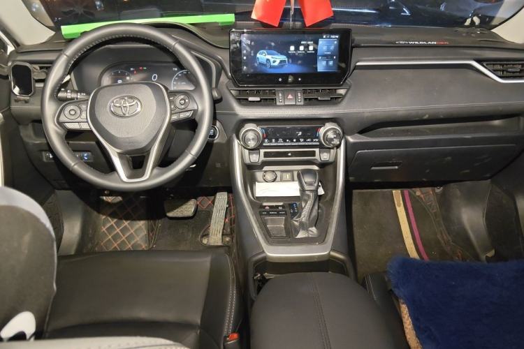Used Toyota Wildlander 2023 2.0L CVT Two-Wheel Drive Luxury PLUS Edition Center Console