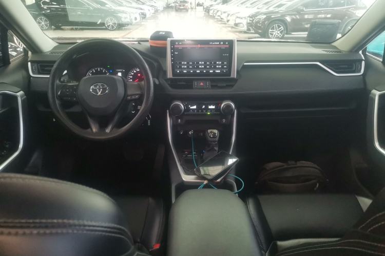 Used Toyota Wildlander 2023 2.0L CVT Two-Wheel Drive Leading Edition Center Console