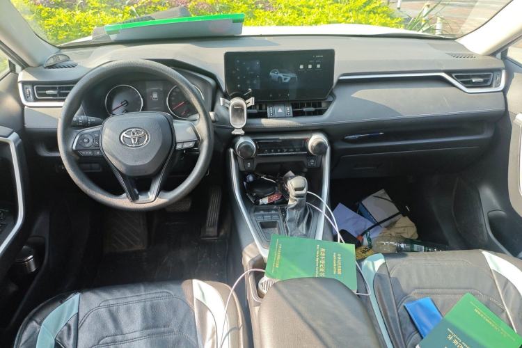 Used Toyota Wildlander 2023 2.0L CVT Two-Wheel Drive Leading Edition Center Console