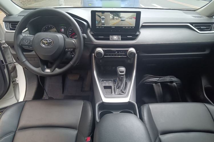 Used Toyota Wildlander 2023 2.0L CVT Two-Wheel Drive Leading Edition Center Console