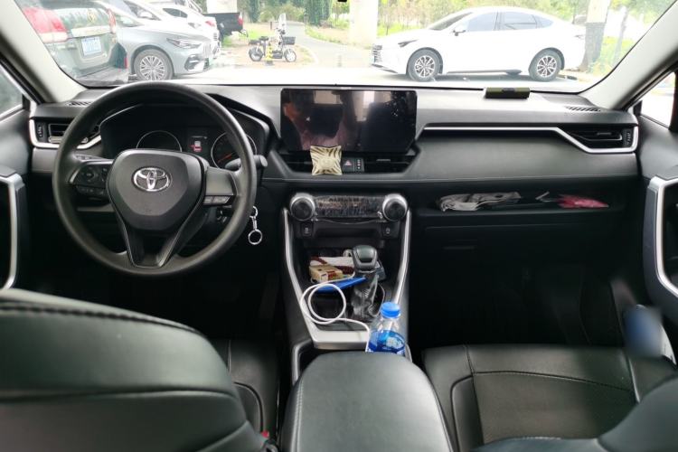Used Toyota Wildlander 2023 2.0L CVT Two-Wheel Drive Leading Edition Center Console