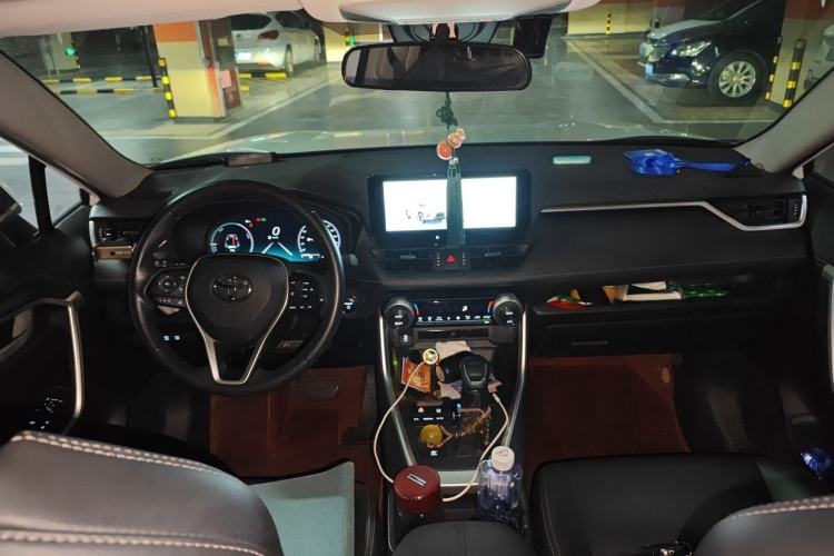 Used Toyota Wildlander 2023 Dual-Motor 2.5L E-CVT Two-Wheel Drive Luxury PLUS Edition Center Console