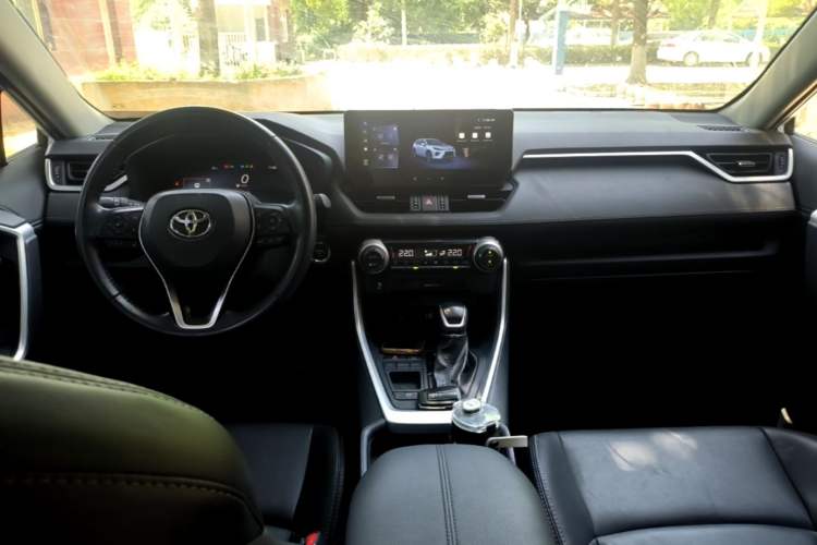 Used Toyota Wildlander 2023 Dual-Motor 2.5L E-CVT Two-Wheel Drive Luxury PLUS Edition Center Console