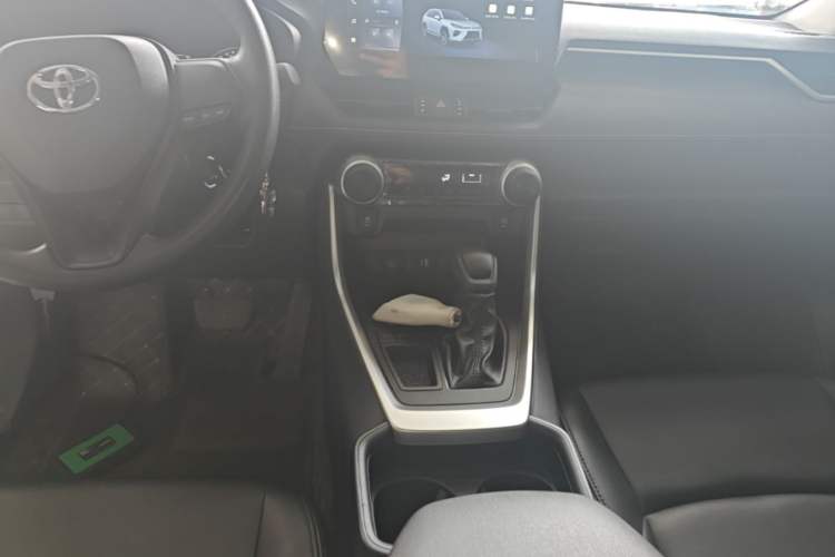 Used Toyota Wildlander 2023 2.0L CVT Two-Wheel Drive Leading Edition Center Console
