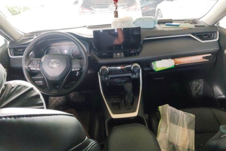 Used Toyota Wildlander 2023 2.0L CVT Two-Wheel Drive Leading Edition Center Console