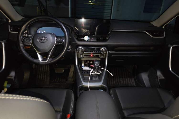 Used Toyota Wildlander 2023 2.0L CVT Two-Wheel Drive Luxury PLUS Edition Center Console