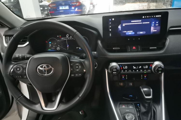 Used Toyota Wildlander 2023 Dual-Motor 2.5L E-CVT Four-Wheel Drive Prestige Edition Center Console