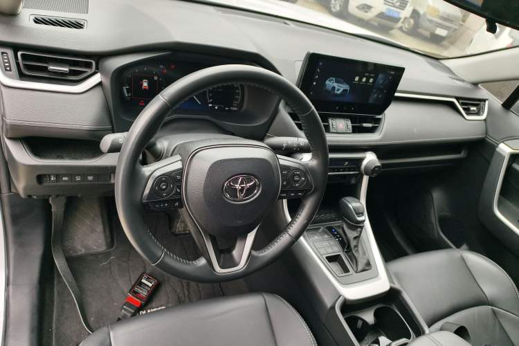 Used Toyota Wildlander 2023 2.0L CVT Four-Wheel Drive Luxury PLUS Edition Center Console