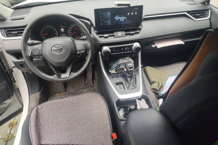 Used Toyota Wildlander 2023 2.0L CVT Two-Wheel Drive Leading Edition Center Console