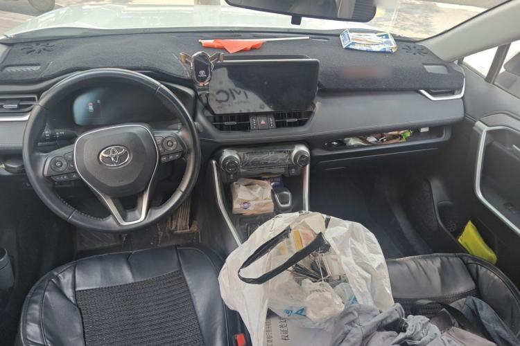 Used Toyota Wildlander 2023 2.0L CVT Two-Wheel Drive Luxury PLUS Edition Center Console
