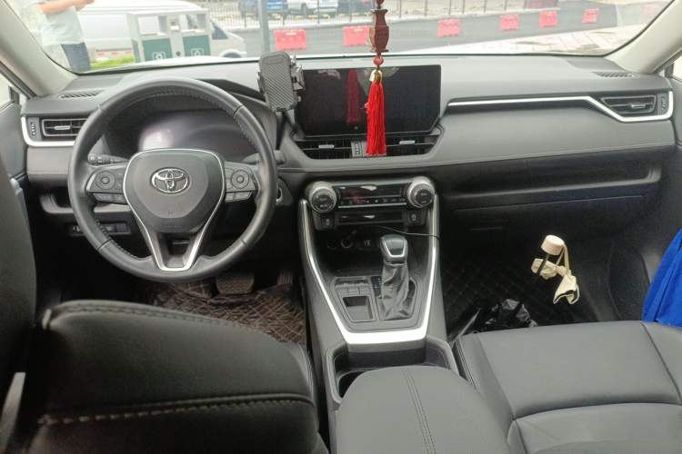 Used Toyota Wildlander 2023 2.0L CVT Two-Wheel Drive Luxury PLUS Edition Center Console