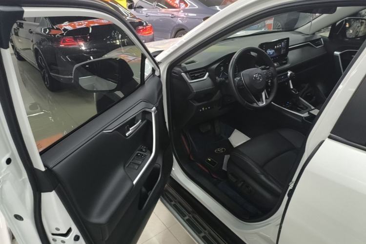 Used Toyota Wildlander 2023 2.0L CVT Two-Wheel Drive Luxury PLUS Edition Driver Seat