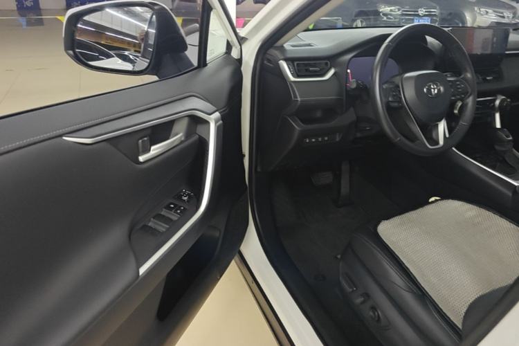 Used Toyota Wildlander 2023 2.0L CVT Two-Wheel Drive Luxury PLUS Edition Driver Seat