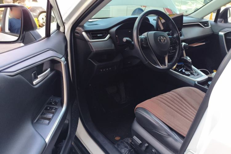 Used Toyota Wildlander 2023 Dual-Motor 2.5L E-CVT Two-Wheel Drive Luxury PLUS Edition Driver Seat