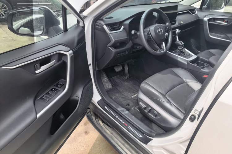 Used Toyota Wildlander 2023 2.0L CVT Two-Wheel Drive Luxury PLUS Edition Driver Seat