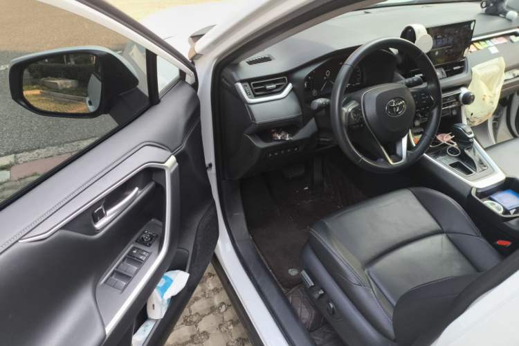 Used Toyota Wildlander 2023 2.0L CVT Two-Wheel Drive Luxury PLUS Edition Driver Seat