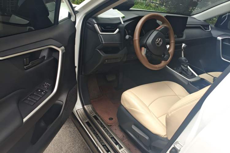 Used Toyota Wildlander 2023 2.0L CVT Two-Wheel Drive Leading Edition Driver Seat