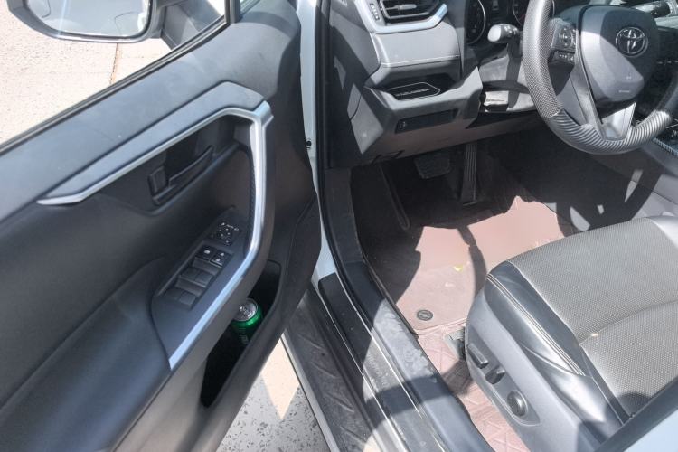 Used Toyota Wildlander 2023 2.0L CVT Two-Wheel Drive Leading Edition Driver Seat