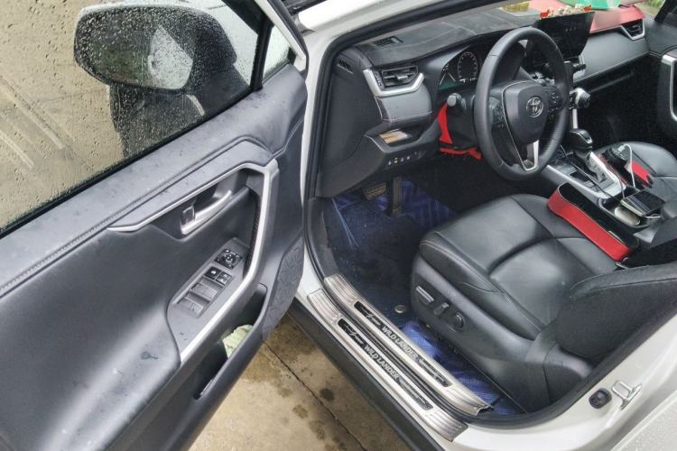 Used Toyota Wildlander 2023 Dual-Motor 2.5L E-CVT Two-Wheel Drive Luxury PLUS Edition Driver Seat