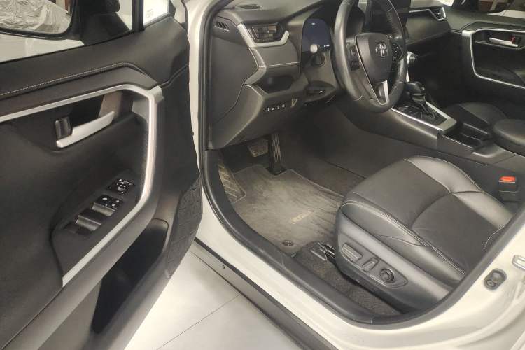 Used Toyota Wildlander 2023 2.0L CVT Four-Wheel Drive Luxury PLUS Edition Driver Seat