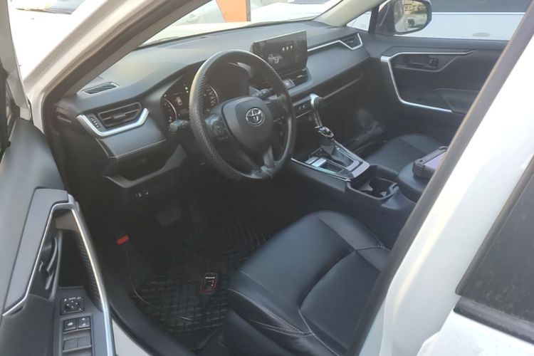 Used Toyota Wildlander 2023 2.0L CVT Two-Wheel Drive Leading Edition Driver Seat