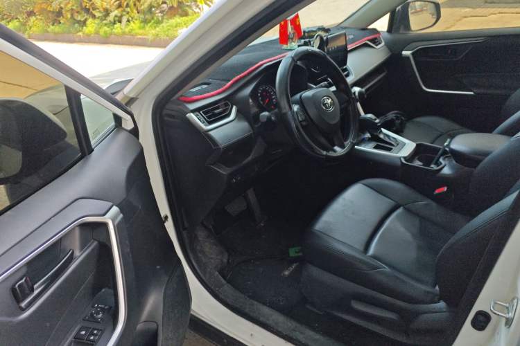 Used Toyota Wildlander 2023 2.0L CVT Two-Wheel Drive Leading Edition Driver Seat