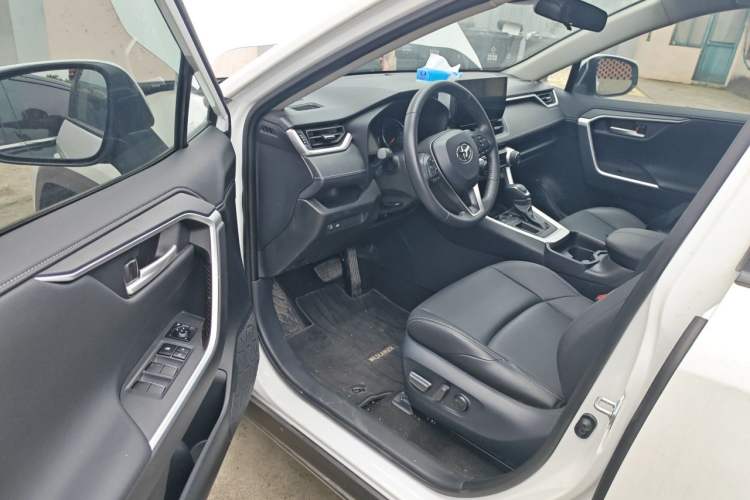 Used Toyota Wildlander 2023 2.0L CVT Two-Wheel Drive Leading Edition Driver Seat