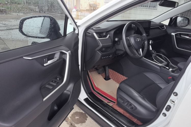 Used Toyota Wildlander 2023 Dual-Motor 2.5L E-CVT Two-Wheel Drive Luxury PLUS Edition Driver Seat
