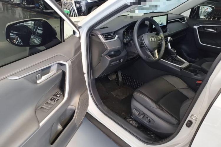 Used Toyota Wildlander 2023 Dual-Motor 2.5L E-CVT Two-Wheel Drive Luxury PLUS Edition Driver Seat