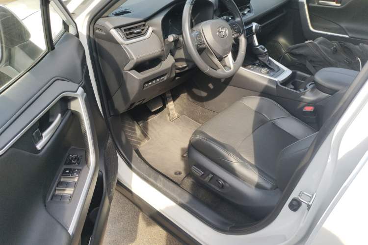 Used Toyota Wildlander 2023 Dual-Motor 2.5L E-CVT Four-Wheel Drive Prestige Edition Driver Seat