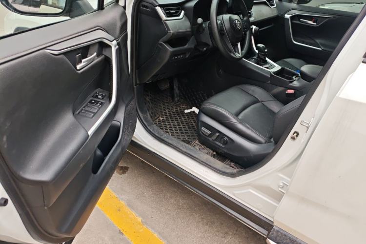 Used Toyota Wildlander 2023 2.0L CVT Two-Wheel Drive Luxury PLUS Edition Driver Seat