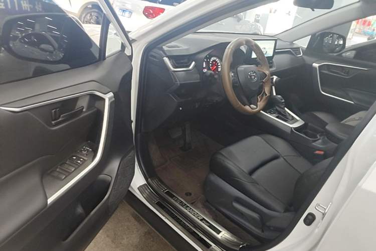 Used Toyota Wildlander 2023 2.0L CVT Two-Wheel Drive Leading Edition Driver Seat