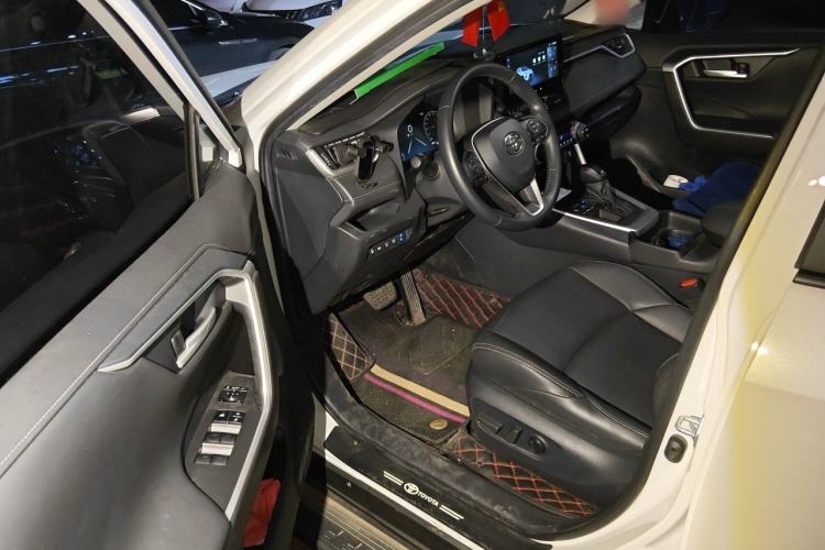 Used Toyota Wildlander 2023 2.0L CVT Two-Wheel Drive Luxury PLUS Edition Driver Seat