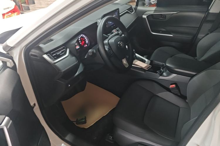 Used Toyota Wildlander 2023 2.0L CVT Two-Wheel Drive Leading Edition Driver Seat