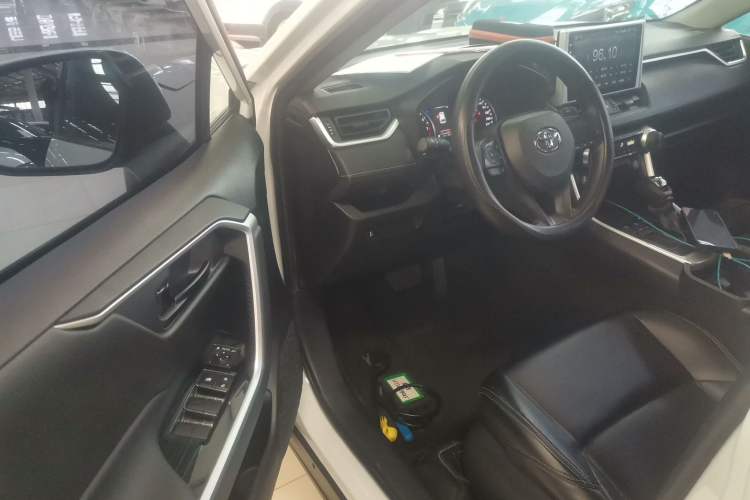 Used Toyota Wildlander 2023 2.0L CVT Two-Wheel Drive Leading Edition Driver Seat