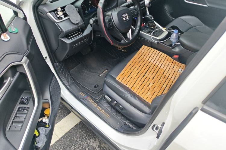 Used Toyota Wildlander 2023 Dual-Motor 2.5L E-CVT Two-Wheel Drive Luxury PLUS Edition Driver Seat