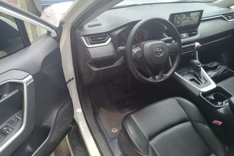 Used Toyota Wildlander 2023 2.0L CVT Two-Wheel Drive Leading Edition Driver Seat