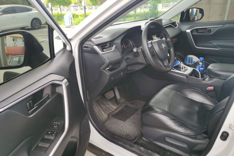 Used Toyota Wildlander 2023 2.0L CVT Two-Wheel Drive Leading Edition Driver Seat