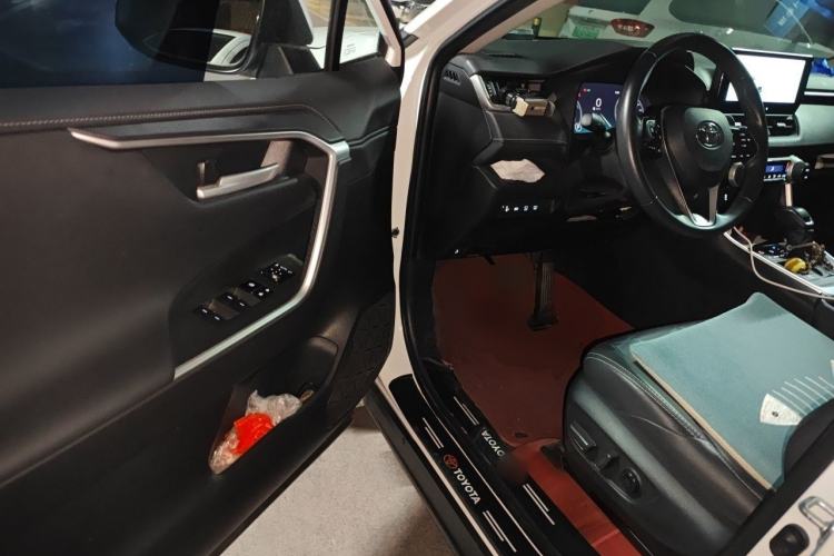 Used Toyota Wildlander 2023 Dual-Motor 2.5L E-CVT Two-Wheel Drive Luxury PLUS Edition Driver Seat