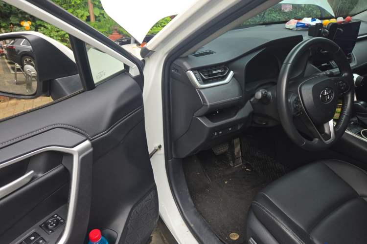 Used Toyota Wildlander 2023 Dual-Engine 2.5L E-CVT Two-Wheel Drive Urban Edition Driver Seat