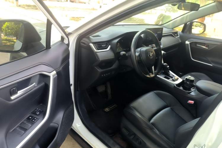 Used Toyota Wildlander 2023 Dual-Motor 2.5L E-CVT Two-Wheel Drive Luxury PLUS Edition Driver Seat