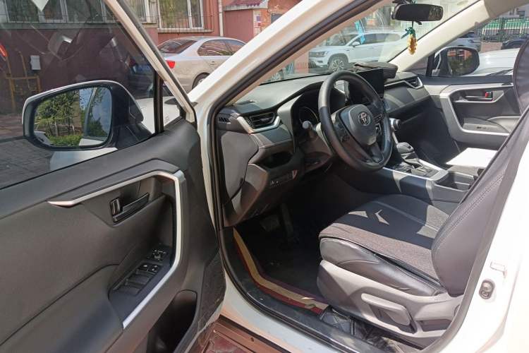 Used Toyota Wildlander 2023 2.0L CVT Two-Wheel Drive Leading Edition Driver Seat