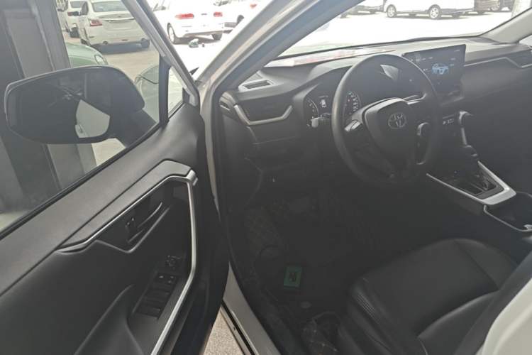 Used Toyota Wildlander 2023 2.0L CVT Two-Wheel Drive Leading Edition Driver Seat
