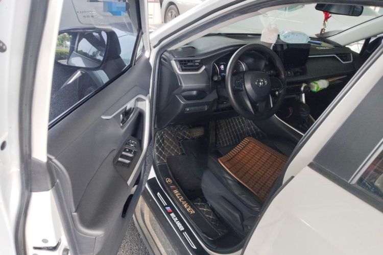 Used Toyota Wildlander 2023 2.0L CVT Two-Wheel Drive Leading Edition Driver Seat