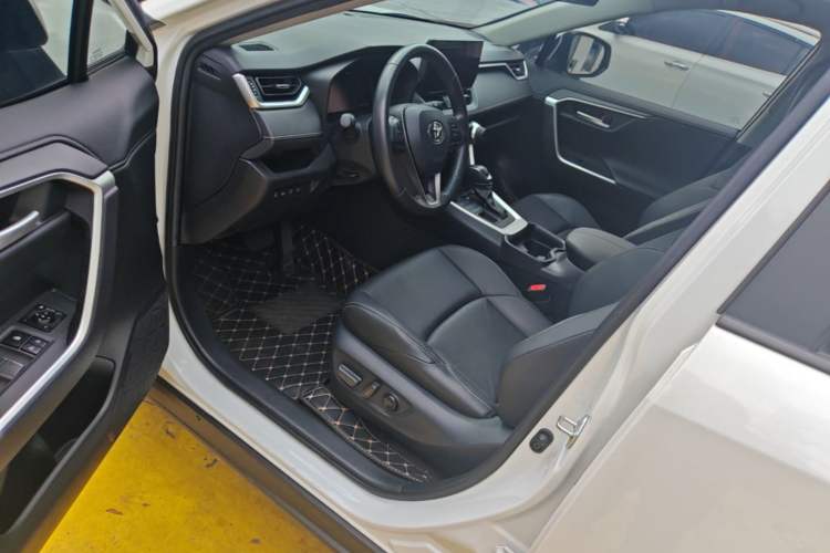 Used Toyota Wildlander 2023 2.0L CVT Four-Wheel Drive Luxury PLUS Edition Driver Seat